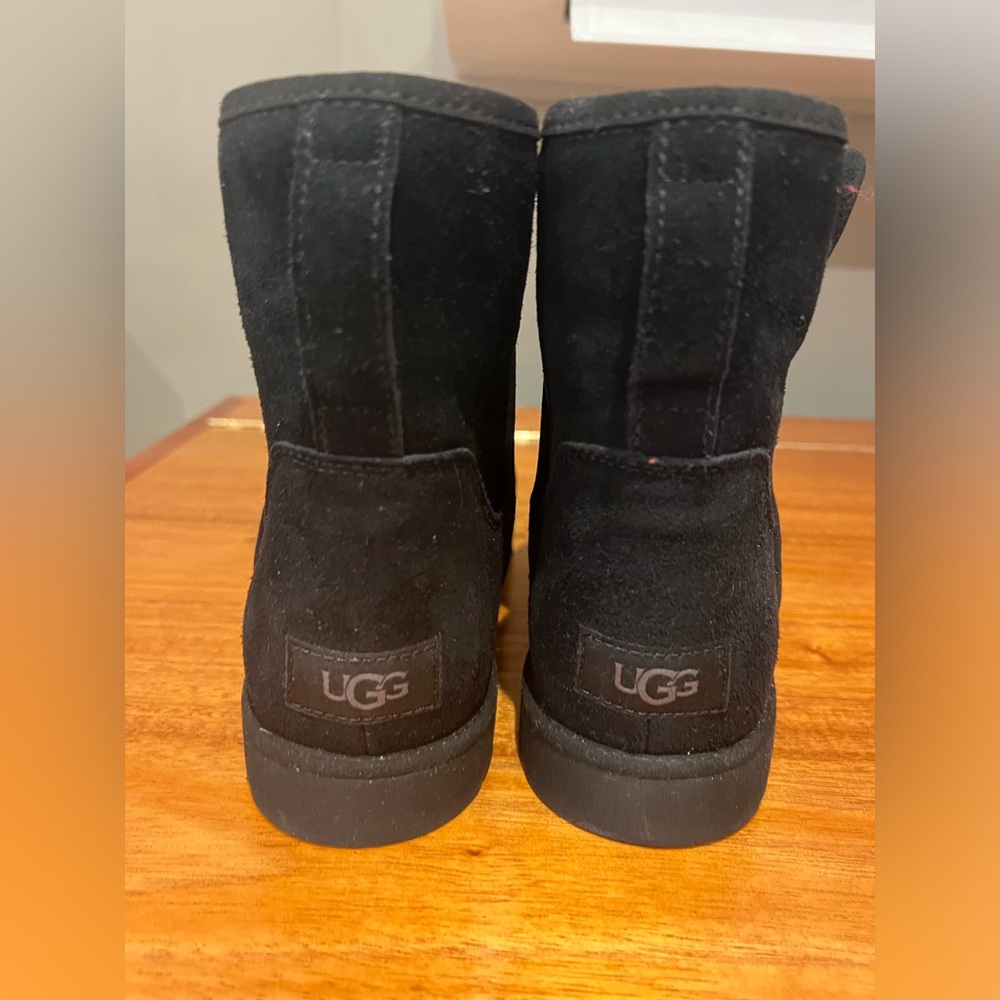 Women’s Black Uggs Size 9